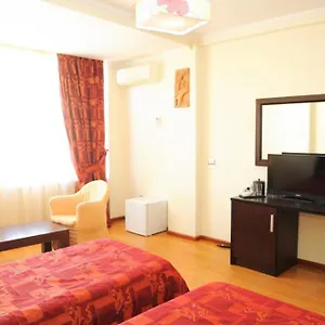 Hotel Leonardo, Škalngur